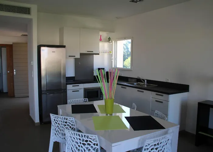 La Corse Les Pieds Dans L'eau Сент-Люси-де-Пор