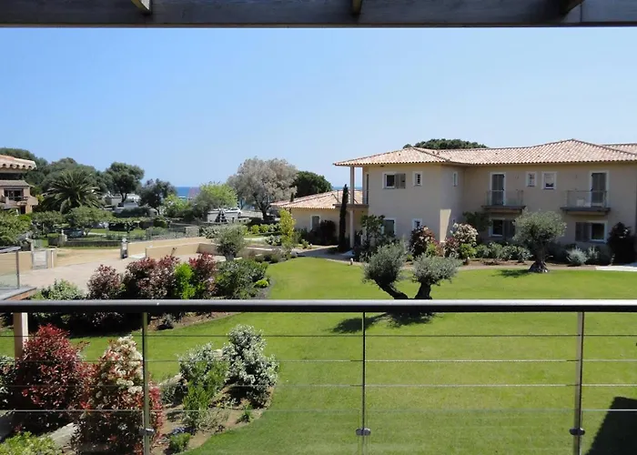 La Corse Les Pieds Dans L'eau * סנט-לוסידה פורטו-וקיו